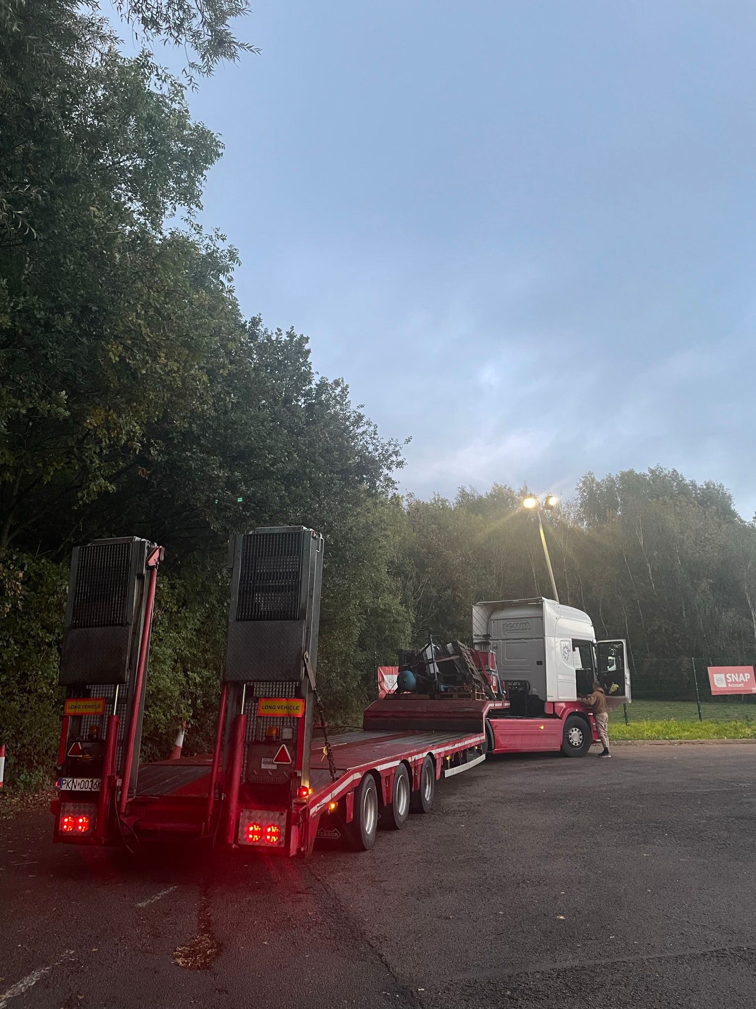 Naczepa niskopodwoziowa