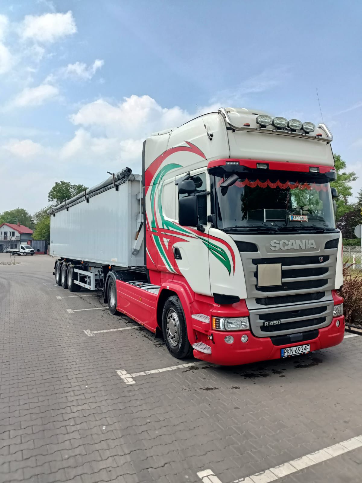 Ruchome podłogi — 90 m³ / 23 tony